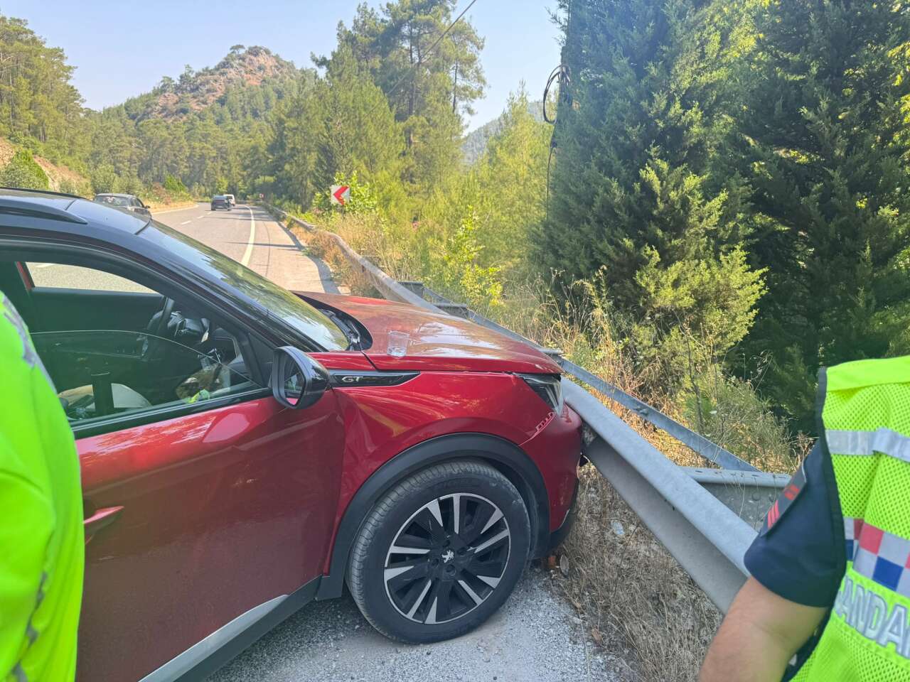 Marmaris'te Hatalı Manevra Kazaya Neden Oldu! Okluk Kavşağı'nda Yaralılar Var 2